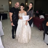 Naye Muñoz Makeup Hairstyle